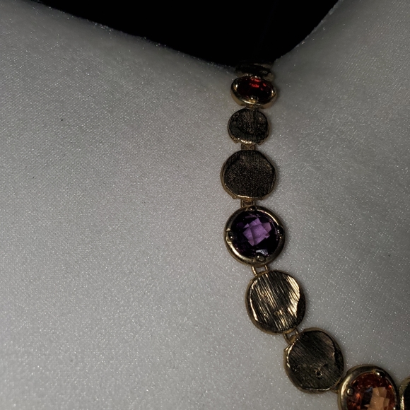 ETRUSCAN DESIGN TEXTURED GOLD TONE METAL MEDALLION COIN DISK CRYSTAL NECKLACE - Picture 5 of 7